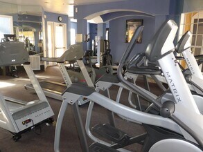 5483 Vineland Rd, Unit 10210 in Orlando, FL - Building Photo - Building Photo