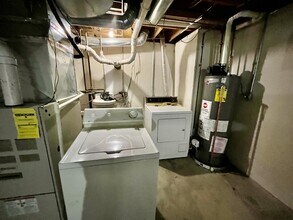 911 Old Hickory Ln in Lake Orion, MI - Building Photo - Building Photo