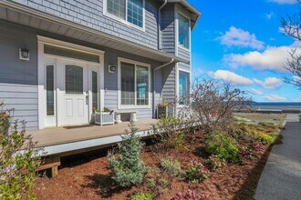 1882 Shore Ave in Freeland, WA - Building Photo - Building Photo