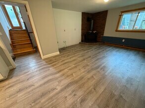 32 Swains Pond Ave in Melrose, MA - Foto de edificio - Building Photo