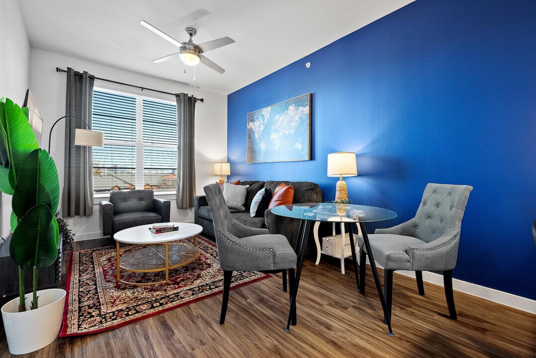 2435 E Riverside Dr in Austin, TX - Building Photo