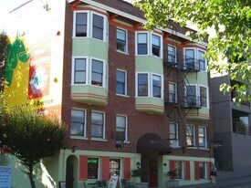 Villa Jene Apartments in Portland, OR - Building Photo