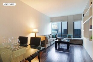 101 Warren St in New York, NY - Building Photo