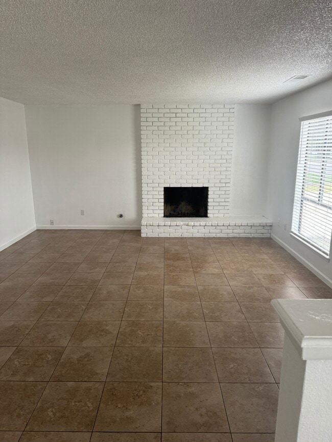 1830 E Laura Ave in Visalia, CA - Building Photo - Building Photo