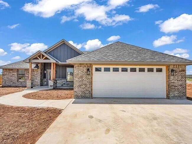 409 Bobwhite Rd in Geronimo, OK - Building Photo - Building Photo