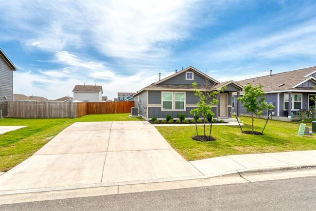 2305 Tornado Aly in Lockhart, TX - Building Photo - Building Photo