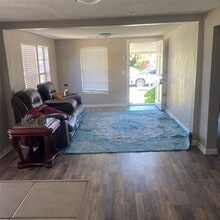 2211 Grover Ave in Galveston, TX - Foto de edificio - Building Photo