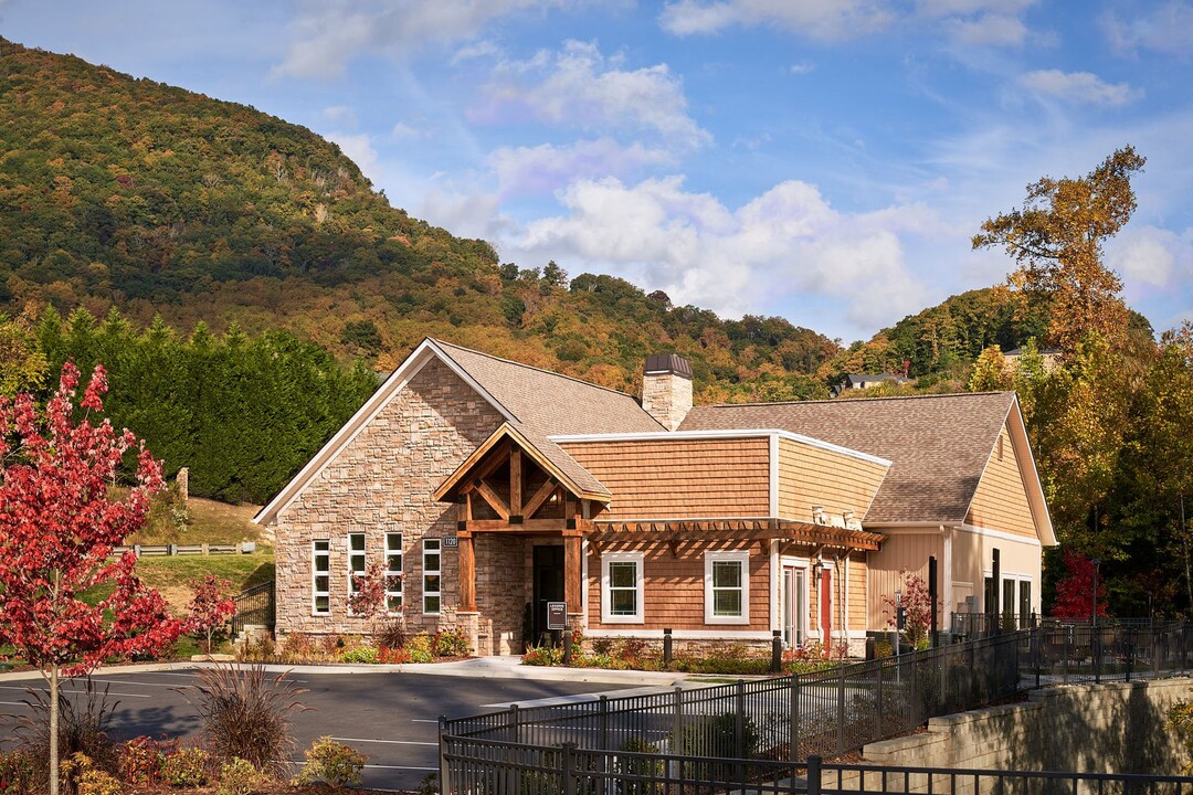 The Reserves at Gashes Creek in Asheville, NC - Building Photo