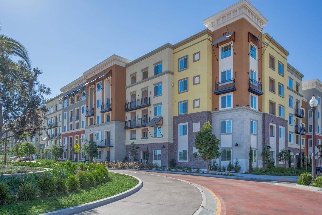 The Junction at Wagon Wheel in Oxnard, CA - Building Photo