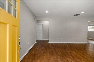 1398 Deerwood Dr in Decatur, GA - Foto de edificio - Building Photo