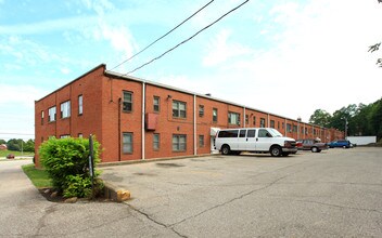 Euclid Plaza in Euclid, OH - Building Photo - Building Photo