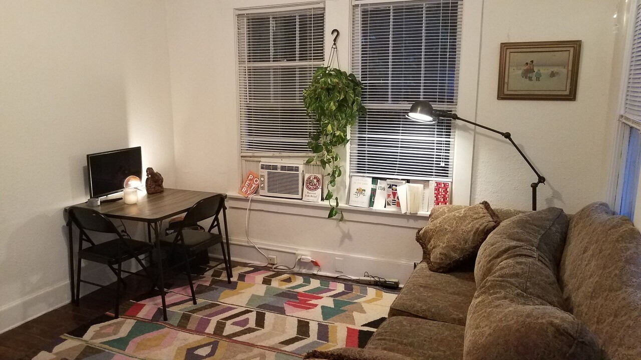 1010 NW 3rd Ave in Gainesville, FL - Building Photo