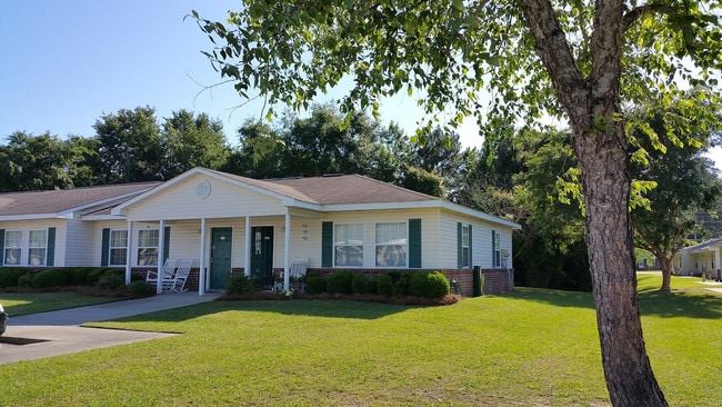 Albany Spring Senior Apartments - Ages 62+ in Albany, GA - Foto de edificio - Building Photo