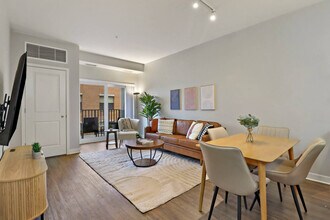 255 N Addison Ave in Elmhurst, IL - Foto de edificio - Building Photo