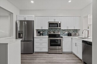 3721 NE 16th Ter in Oakland Park, FL - Foto de edificio - Building Photo