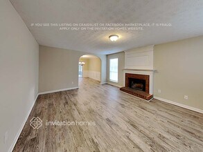 5755 Woodstone Dr in Cumming, GA - Foto de edificio - Building Photo