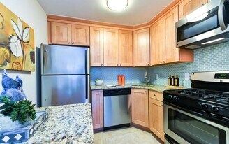 4555 MacArthur Blvd NW, Unit 208 in Washington, DC - Building Photo