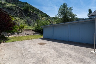8962 Nye Rd in Ventura, CA - Building Photo - Building Photo