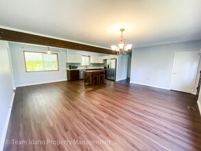 819 S Blaine St in Moscow, ID - Foto de edificio - Building Photo