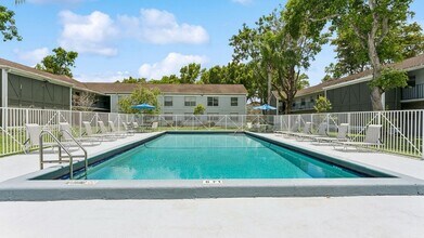 Advenir at San Tropez in Pembroke Pines, FL - Foto de edificio - Building Photo