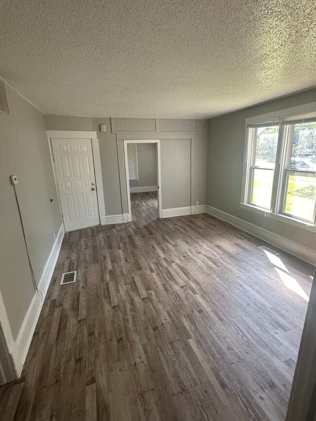 2300 Madison St NE, Unit Duplex Unit One in Minneapolis, MN - Building Photo - Building Photo