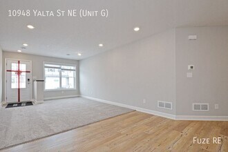 10948 Yalta St NE in Blaine, MN - Building Photo - Building Photo