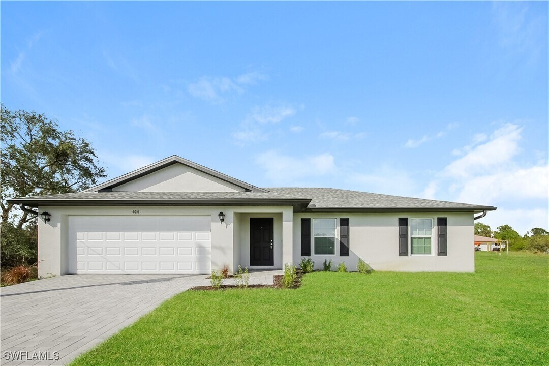 4016 4th St SW in Lehigh Acres, FL - Building Photo