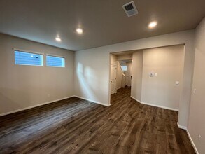 61179 SE Splendor Ln in Bend, OR - Building Photo - Building Photo