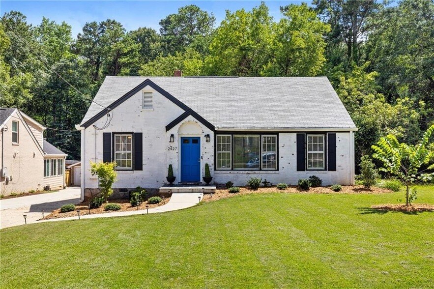 2427 St Patrick St SE in Atlanta, GA - Foto de edificio
