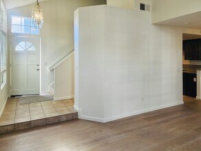 2275 Hawthorne Pl in Tustin, CA - Building Photo - Building Photo