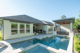 16 Mariposa Wds Dr in Tomball, TX - Building Photo - Building Photo