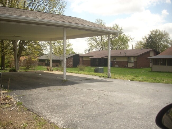 2406 Antiquity Ln in Belleville, IL - Building Photo - Building Photo