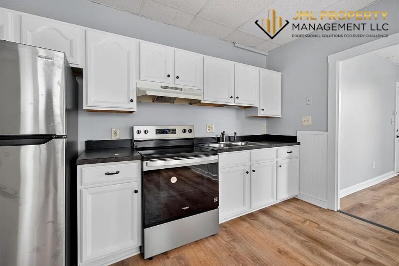 130 High St in Fall River, MA - Building Photo