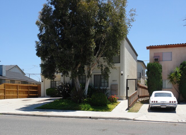 3711 Grim Ave in San Diego, CA - Foto de edificio - Building Photo