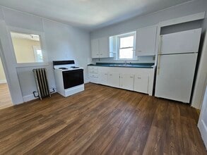 17 Mousam St, Unit 17B Mousam St. in Sanford, ME - Building Photo - Building Photo