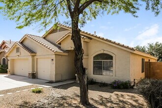 7937 W Hess Ave in Phoenix, AZ - Building Photo - Building Photo