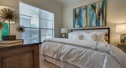 806 Jackson Hill St in Houston, TX - Foto de edificio - Building Photo