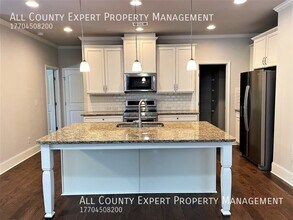 6512 Crosscreek Ln in Flowery Branch, GA - Building Photo - Building Photo