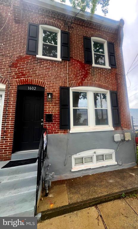 property at 1602 Thatcher St