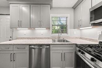 2637 Lester St in Atlanta, GA - Building Photo - Building Photo