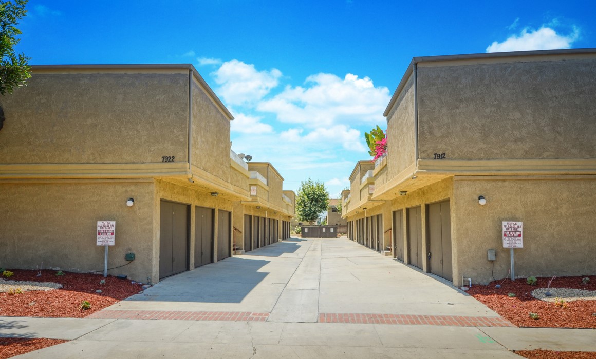 7912-7922 Aldrich Dr. in Huntington Beach, CA - Building Photo