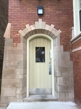 8048 S Marshfield Ave, Unit 2 in Chicago, IL - Foto de edificio - Building Photo