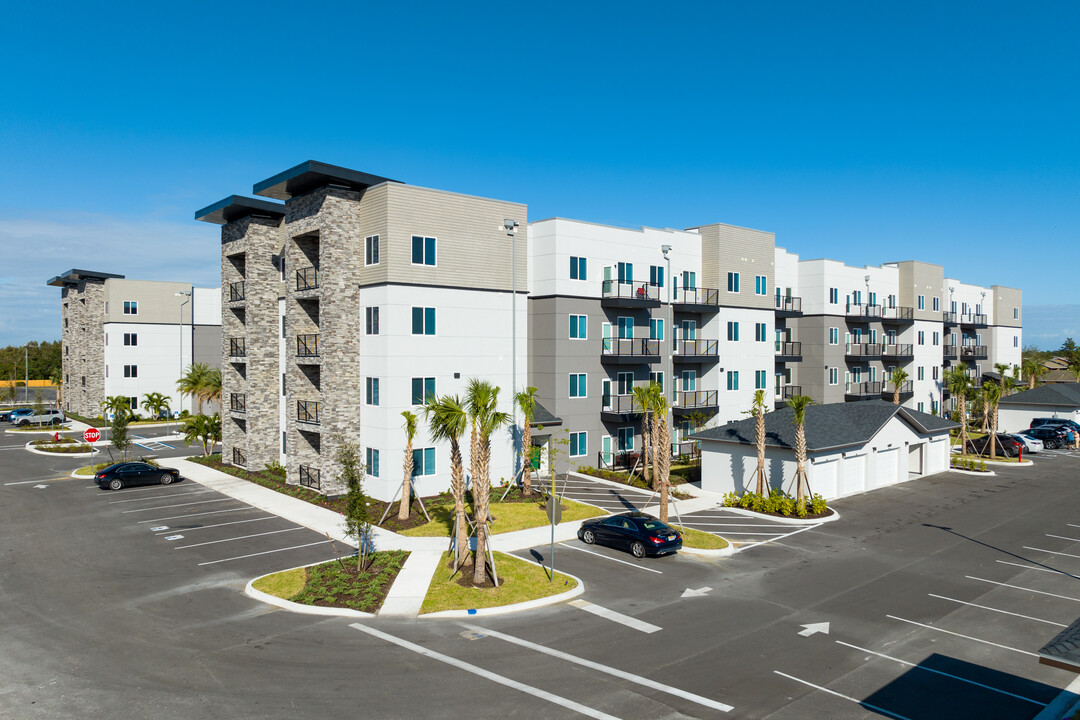 Parasol Melbourne in Melbourne, FL - Building Photo