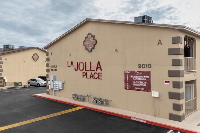 La Jolla Place Apartments in El Paso, TX - Building Photo - Building Photo