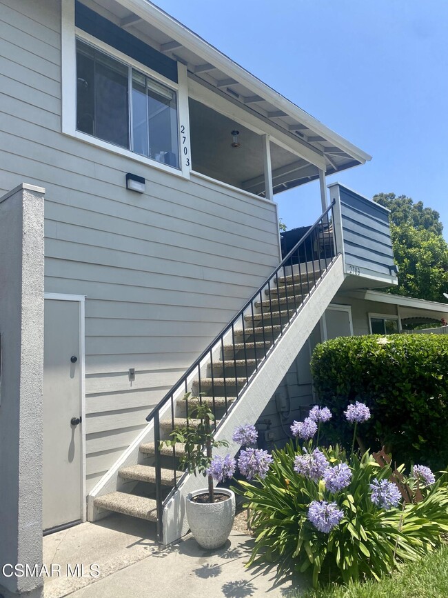 2703 W Meadowwood in Santa Ana, CA - Building Photo - Building Photo