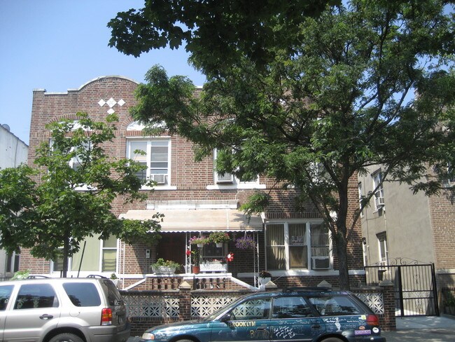 614 E 2nd St in Brooklyn, NY - Foto de edificio - Building Photo