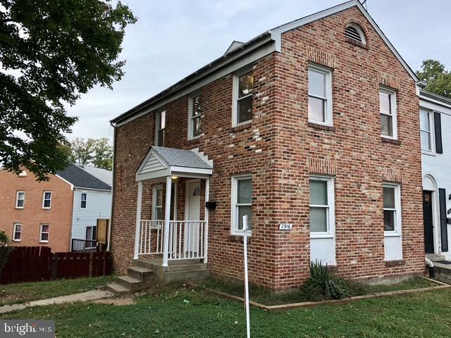 property at 2916 Wren Ct