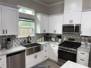 7110 St Augustine St in Houston, TX - Building Photo - Building Photo