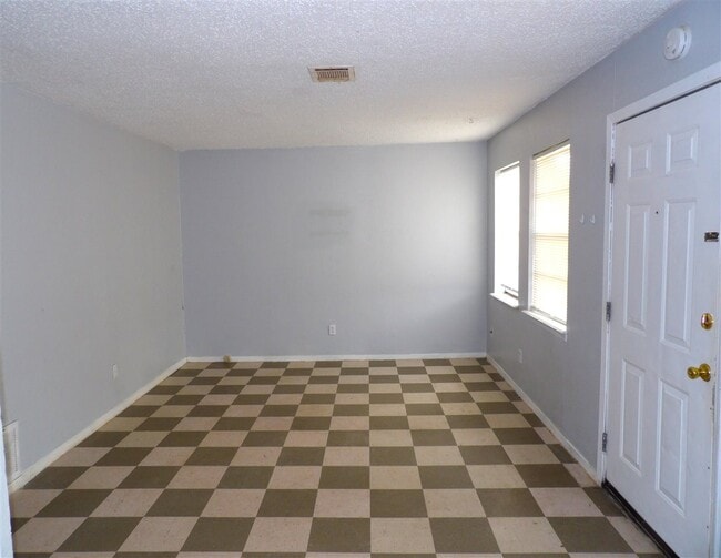 4609 SW J Ave in Lawton, OK - Building Photo - Building Photo