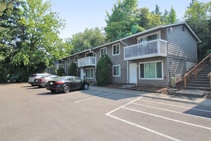 5704 SW Beaverton Hillsdale Hwy in Portland, OR - Building Photo